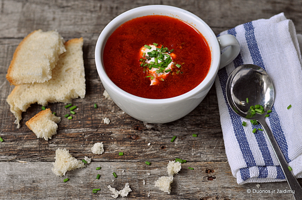 Burokeliu ir pomidoru sriuba
